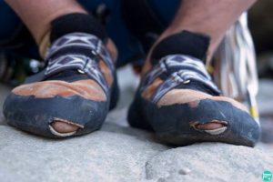 Sapatos de escalada com buracos VERTICS. Papel de sapato